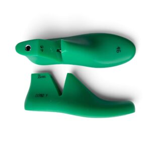 Green plastic men's shoe lasts pair with Alfa Block system, US 7-13 EU 40-46